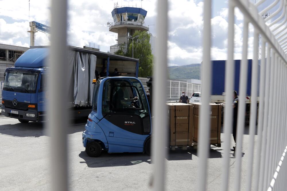 U BiH je stiglo 80 neupotrebljivih respiratora, Foto: AP