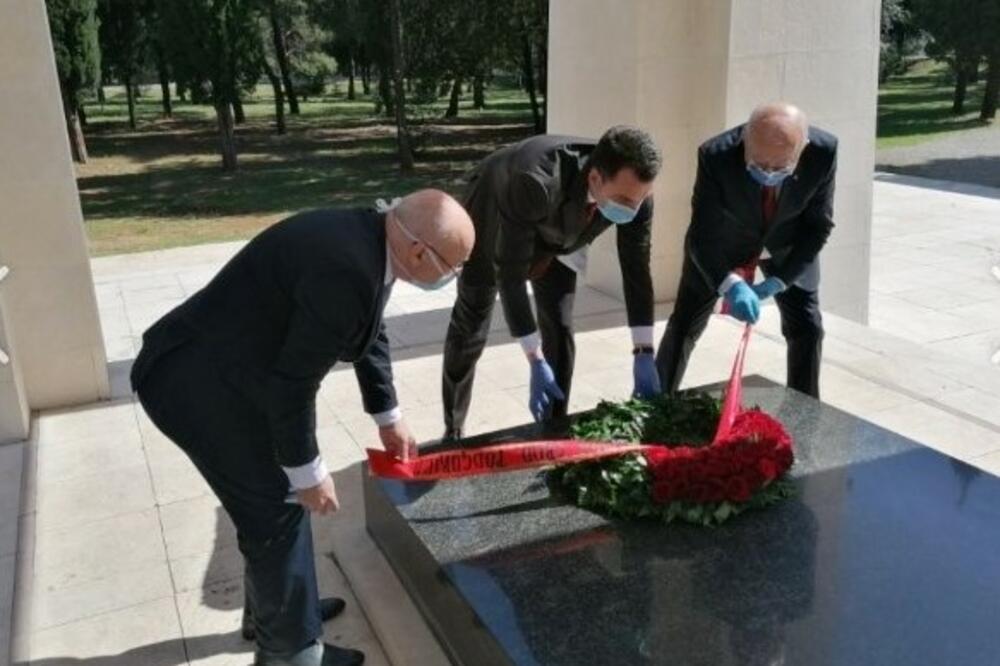 Sa polaganja vijenca na spomenik Partizanu borcu, Foto: Glavni grad