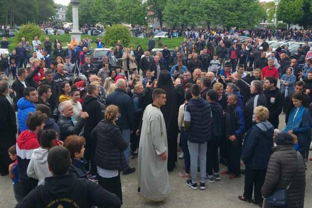 Detalj sa jučerašnje litije u Nikšiću, Foto: Svetlana Mandić