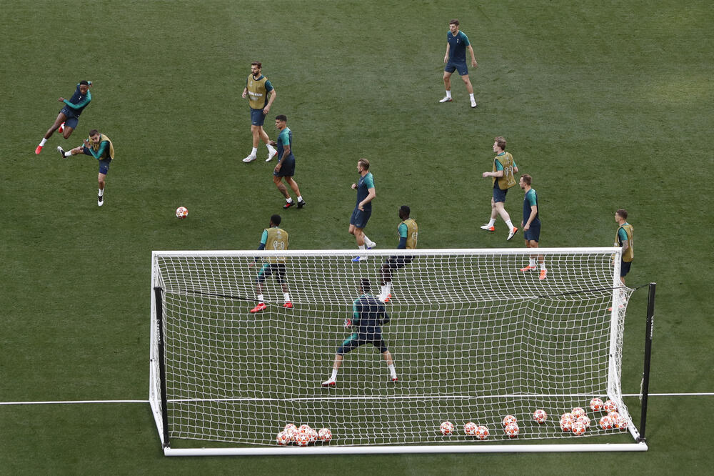 Trening fudbalera Totenhema prije koronavirusa, Foto: Armando Franca