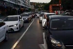 Protestna kolona vozila u Podgorici, Dajković objavio da je pušten...