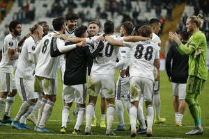 Epidemija u turskom fudbalu: Osam pozitivnih u Bešiktašu