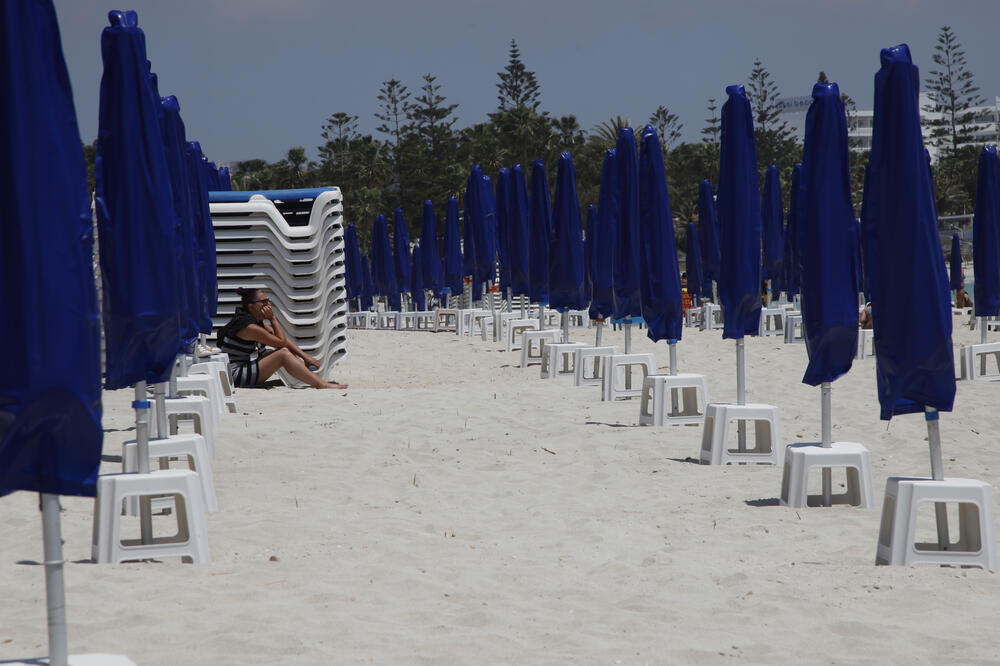 EK traži da na plažama budu uvedene mjere za držanje socijalne distance, Foto: AP