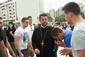 Perović najavio novo okupljanje ako sveštenici ne budu pušteni iz...
