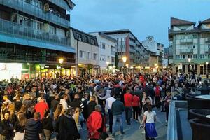 Pljevlja: Grupa mladića gađala kamenjem policiju, građani iz mase...