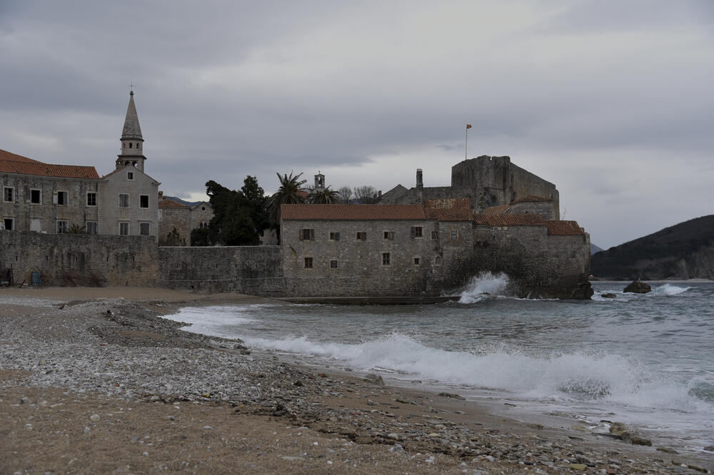 Borba da obala ne bude prazna: Budva, Foto: Savo Prelević