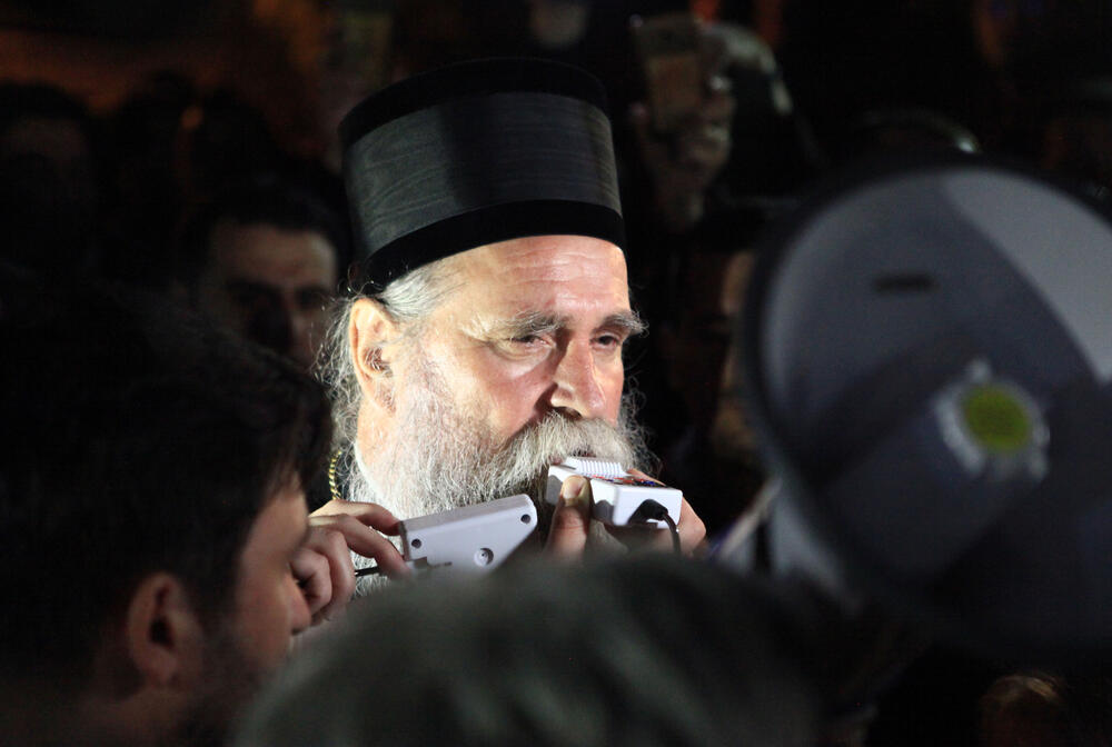 Okupljanje povodom oslobađanja episkopa Joanikija i sveštenika u Nikšiću