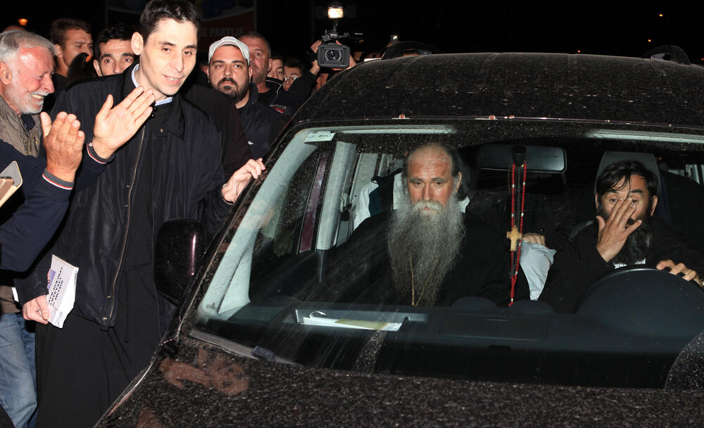 Okupljanje povodom oslobađanja episkopa Joanikija i sveštenika u Nikšiću