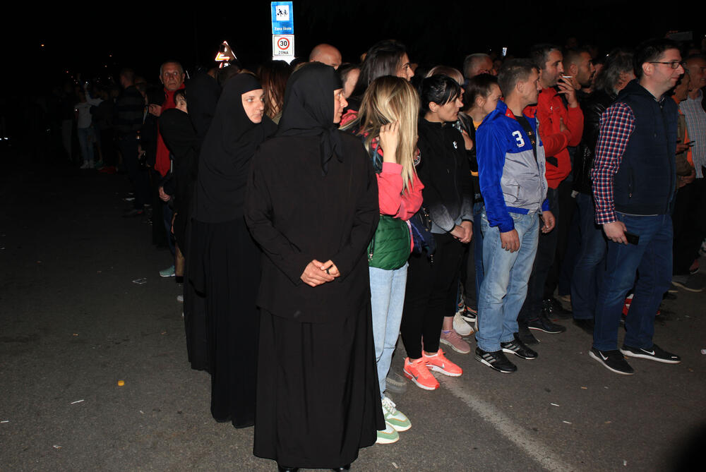 Okupljanje povodom oslobađanja episkopa Joanikija i sveštenika u Nikšiću