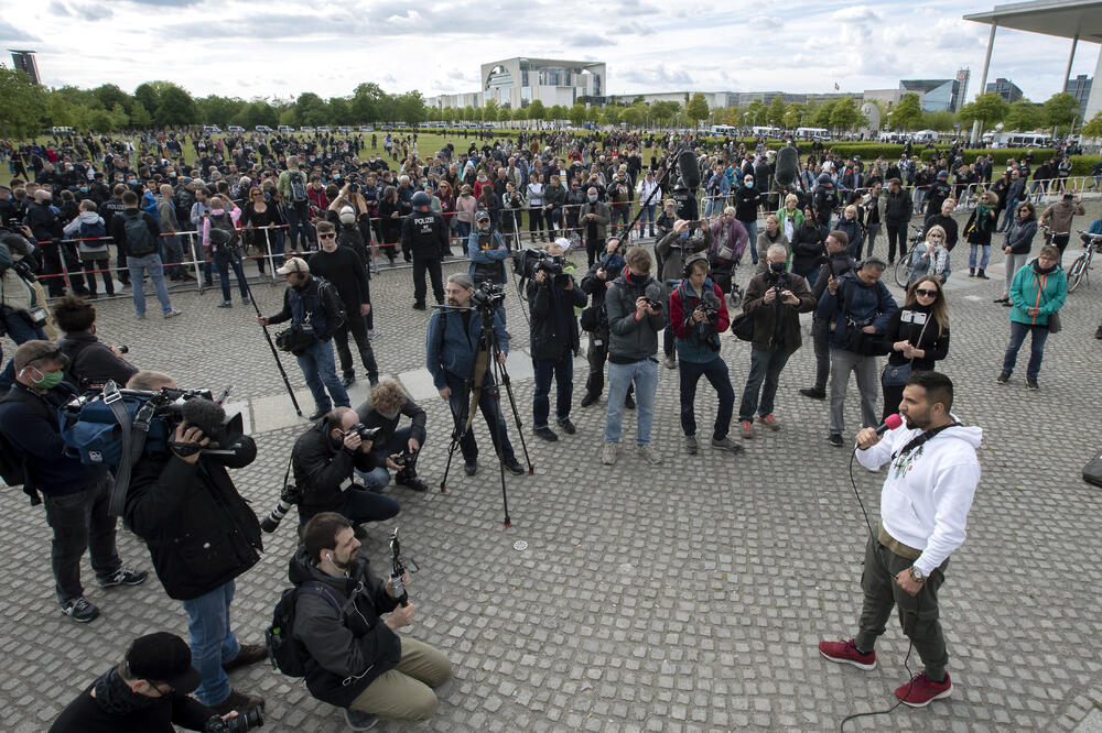 Detalj sa protesta, Foto: Michael Sohn/AP
