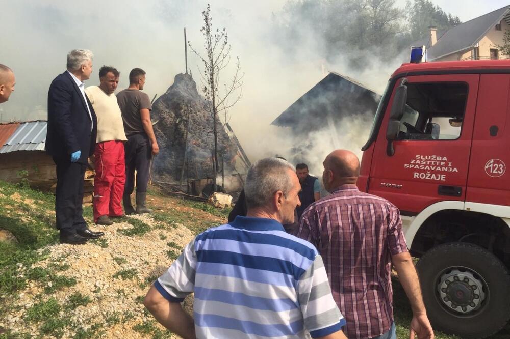 Vatra gutala sijeno i kuće, Foto: Privatna arhiva