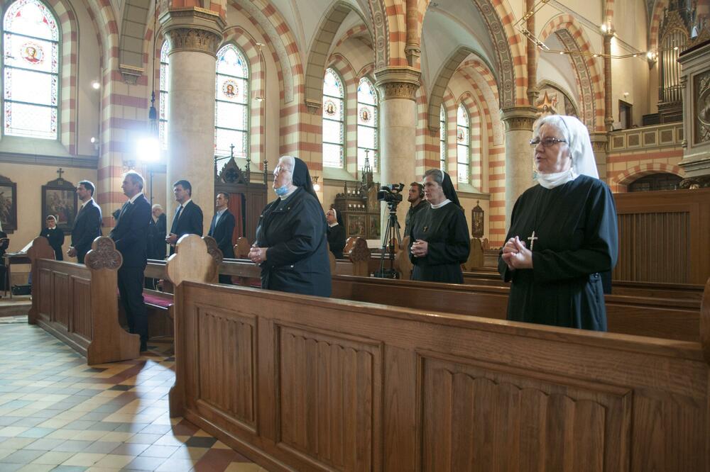 Detalj mise za blajburške žrtve sa kraja Drugog svjetskog rata u sarajevskoj katedrali Srca Isusova., Foto: Beta