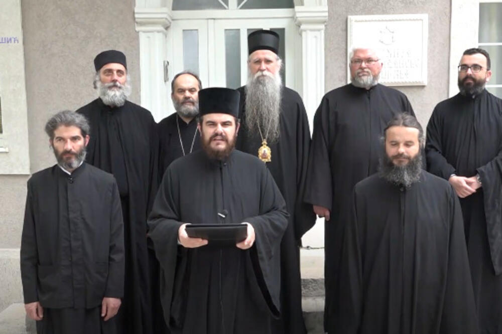 Episkop budimljansko-nikšićki Joanikije sa sveštenicima manastira Sveti Vasilije Ostroški, Foto: Screenshot