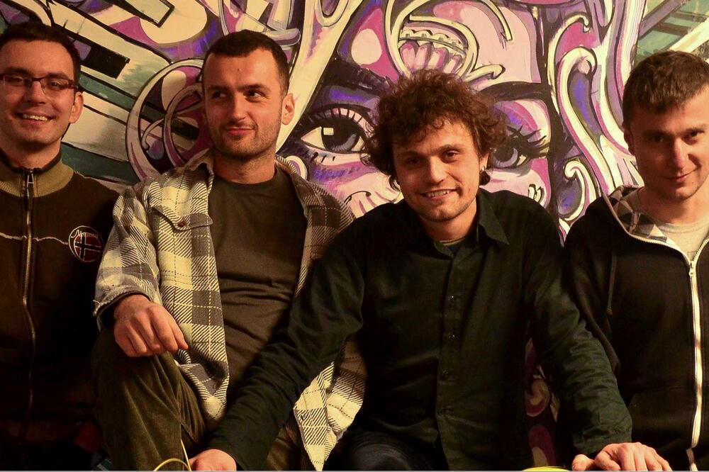 Bas i stega, Foto: Bas i stega