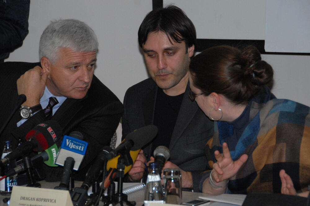 Etiketa lažnih vijesti mogla se shvatiti kao pokušaj uticaja na medije: Duško Marković, Dragan Koprivica i Milica Kovačević (arhiva), Foto: Vesko Belojević