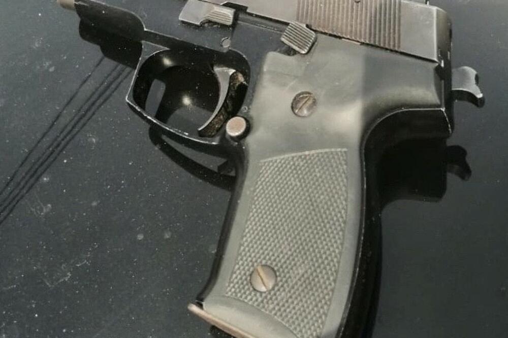Pronađeni pištolj "CZ", Foto: Uprava policije
