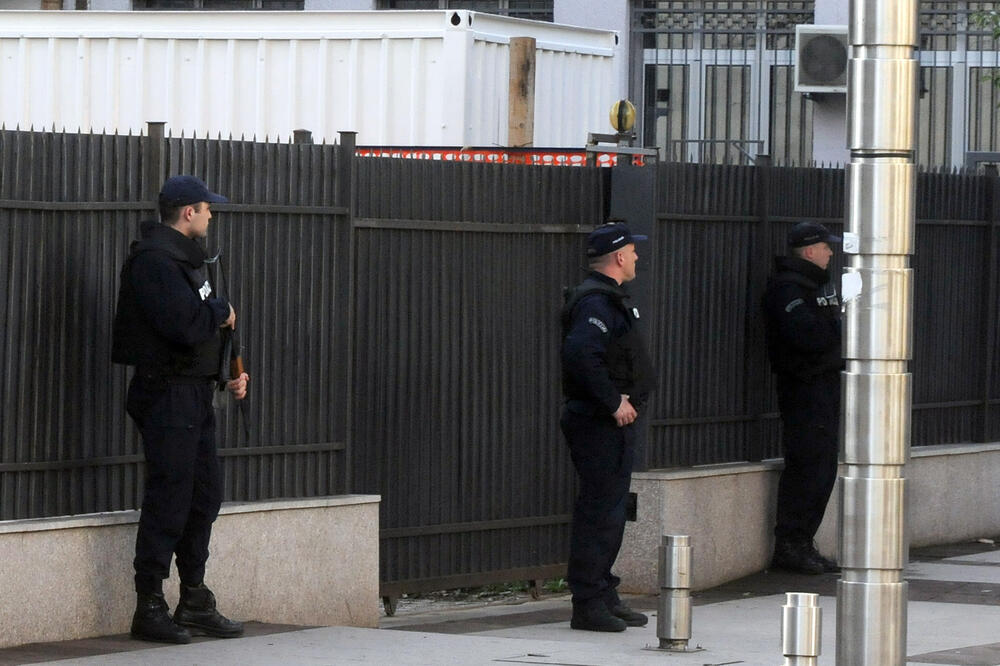 Jake mjere obezbjeđenja ispred zgrade suda dok je trajalo suđenje Ferarisu, Foto: Luka Zeković