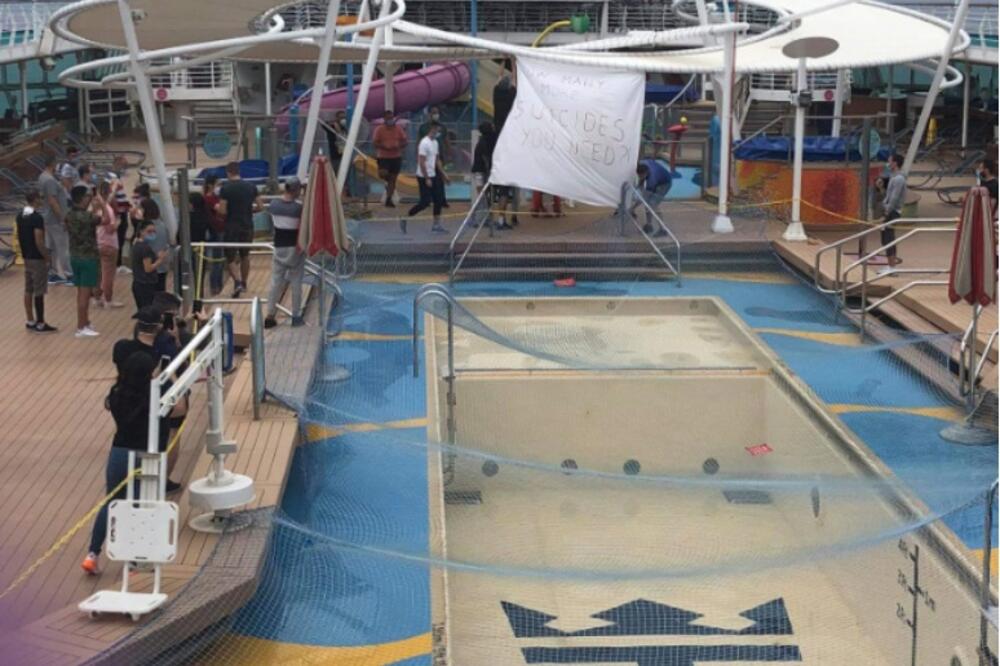 Protest na jednom od kruzera (Foto: Crew Center)