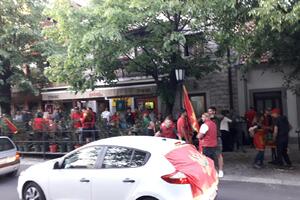 HRA i IA: Ukinuti zabranu javnih okupljanja