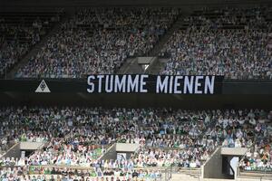 Fudbal u doba korone: Stadion prazan, a na tribinama 13 hiljada...