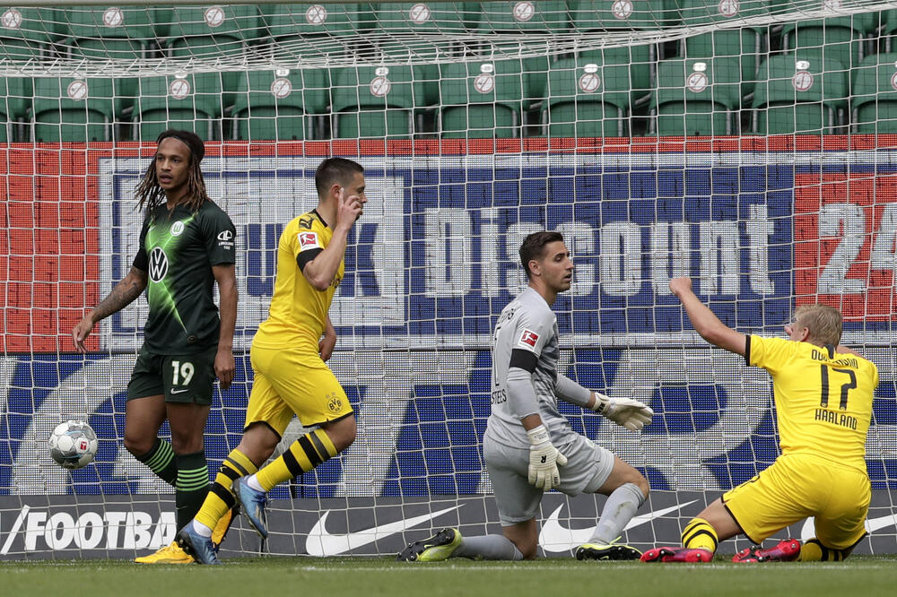 Rafael Gereiro slavi prvi gol protiv Volfzburga, Foto: Beta/AP