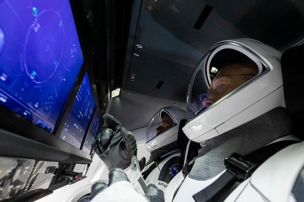 Posada se na probama vezala u kapsuli Kru dragon, Foto: SPACEX