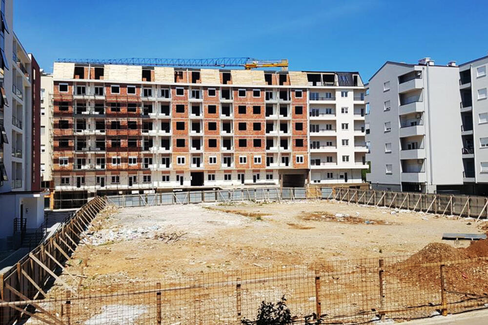 Prostor između četiri zgrade na kome se gradi novi stambeni objekat, Foto: URA