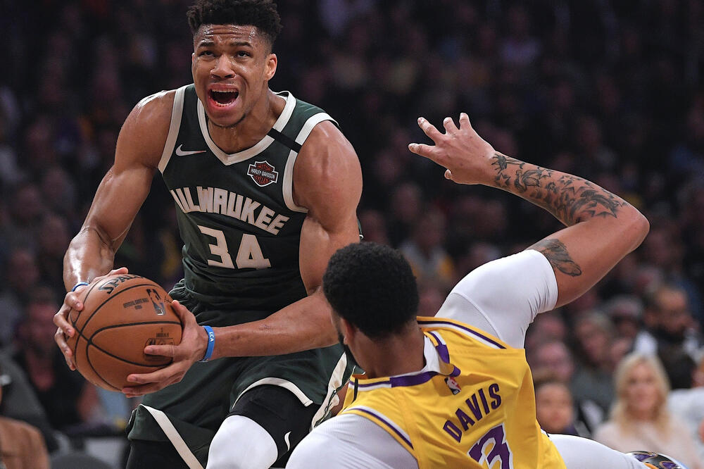 Adetokumbo i Dejvis, Foto: Mark J. Terrill