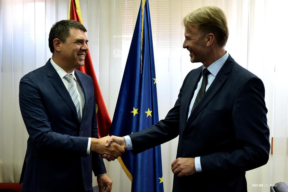 Građani se žale i na korupciju, probleme pri zapošljavanju: Glavni pregovarač Aleksandar Drljević i Orav, Foto: Saša Matić