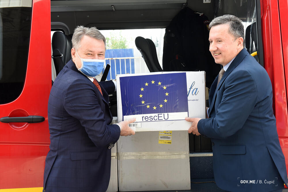 Ambasador Rumunije Ferdinand Nađi i direktor Direktorata za vanredne situacije MUP-a Mirsad Mulić, Foto: Vlada CG