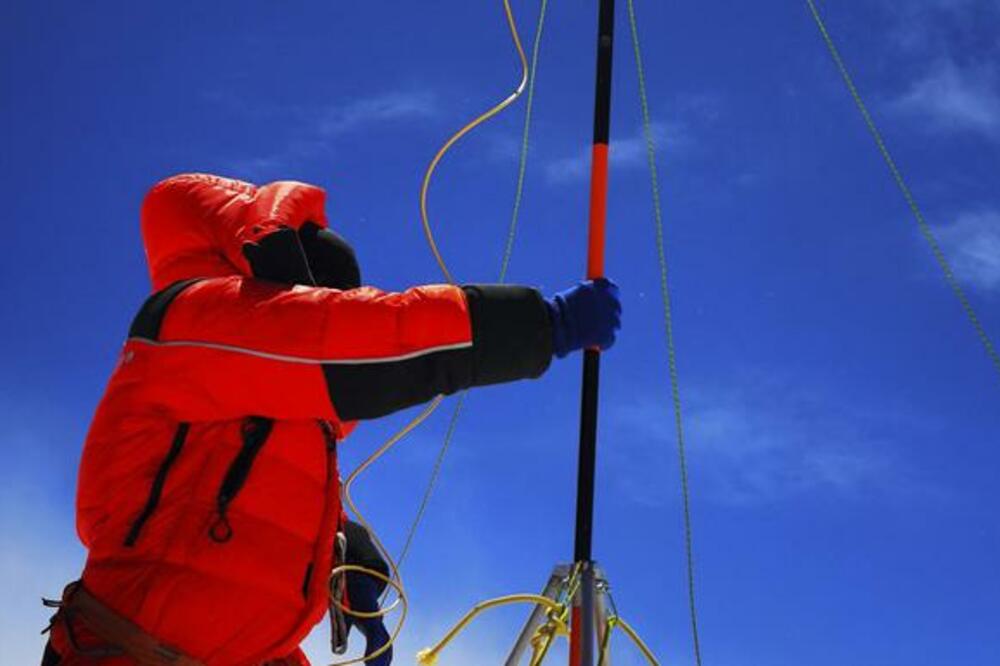 Osvojili vrh Mont Everesta, Foto: Beta/AP