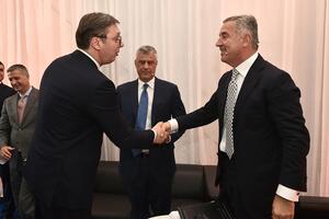 Vučić čestitao Đukanoviću: Za bolje međusobne razumijevanje,...