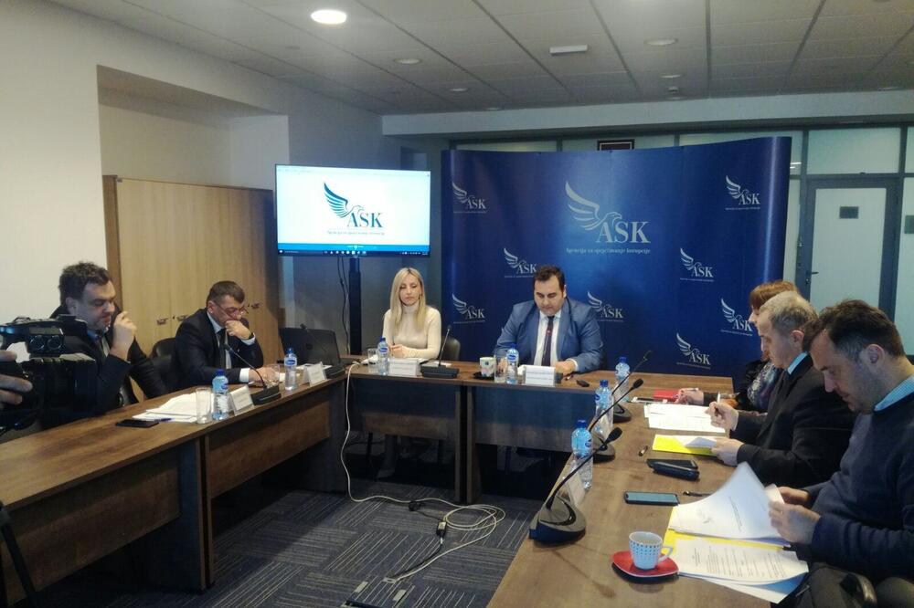 Milašinović i Drakić sa članovima Savjeta Agencije, Foto: Antikorupcija.me