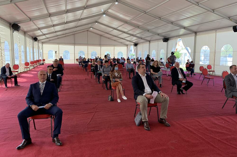 Sjednica pod šatorom bez kvoruma: SO Budva, Foto: Vuk Lajović