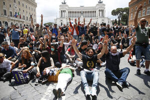 Protesti u Rimu: "Hoćemo revoluciju u Italiji"
