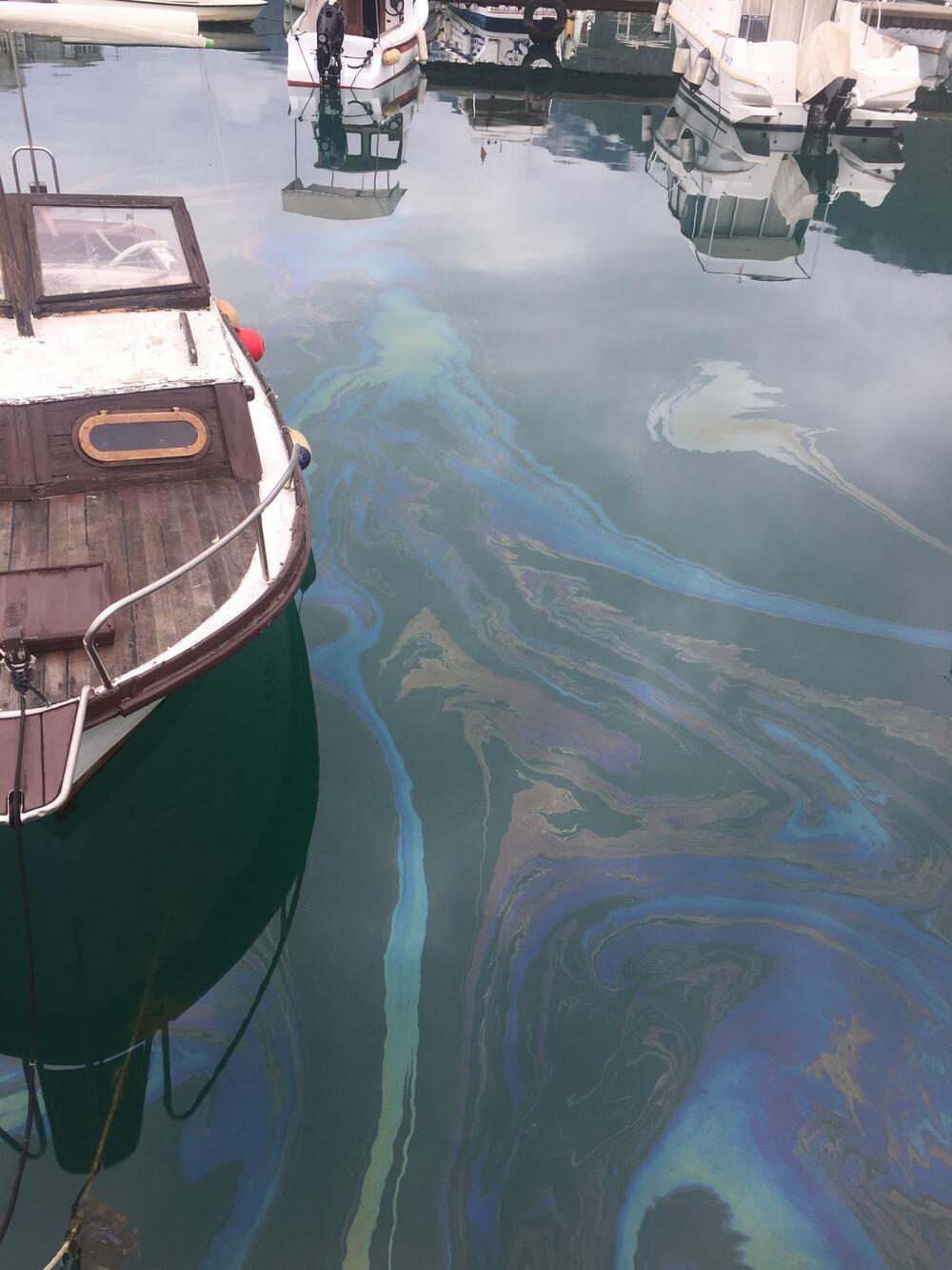 Mrlja u akvatorijumu gradske lučice Kalimanj