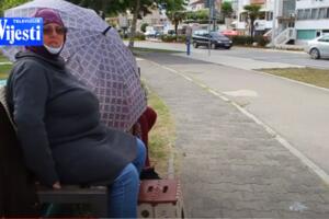Ulcinj: Majka i ćerka spavaju na klupi