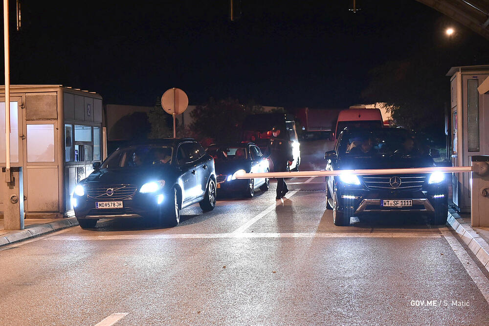 Sa graničnog prelaza Debeli brijeg odmah iza ponoći, Foto: Vlada Crne Gore
