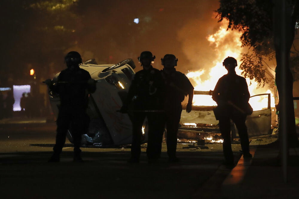 Vatra u blizini Bijele kuće, Foto: AP Photo