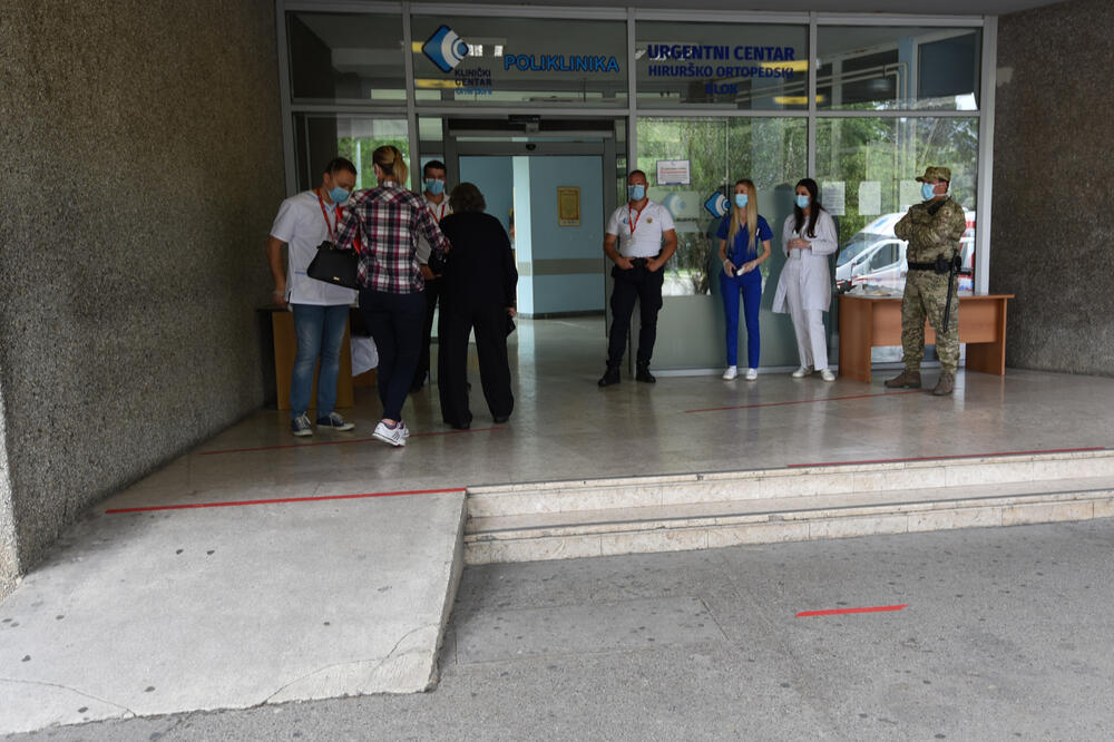 Mjere opreza prilikom ulaska u KCCG, Foto: Savo Prelević