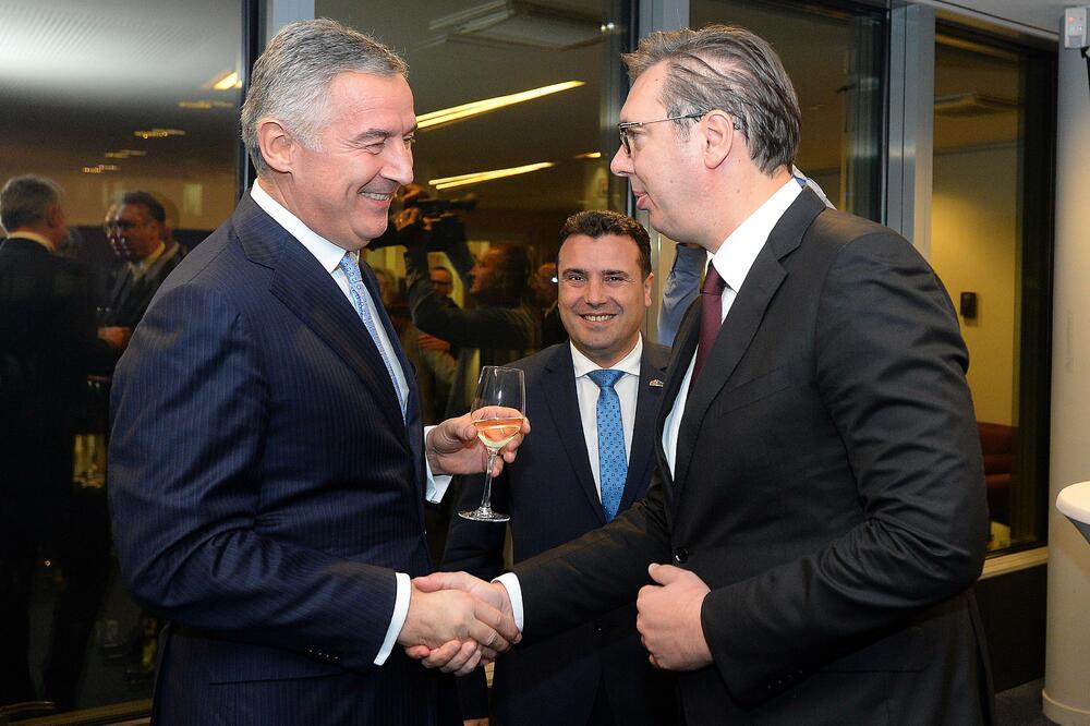 Imaju predizbornu agendu i mjerkaju šta im odgovara: Vučić i Đukanović, Foto: Beta