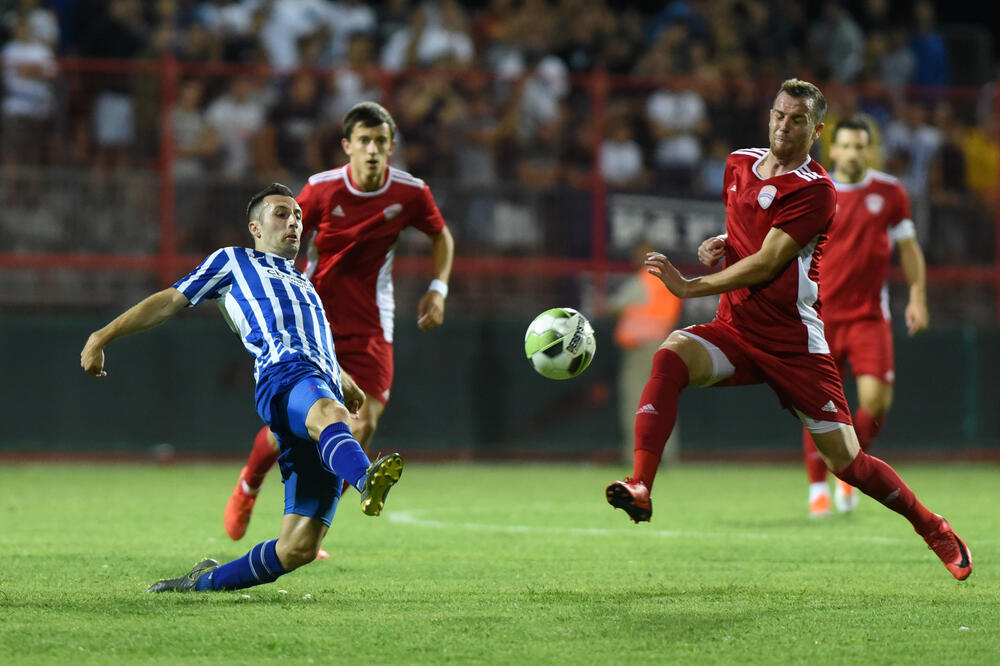 Duel Luke Mirkovića i Ivana Novovića na prošlom meču OFK Titograd - Budućnost, Foto: Savo Prelević