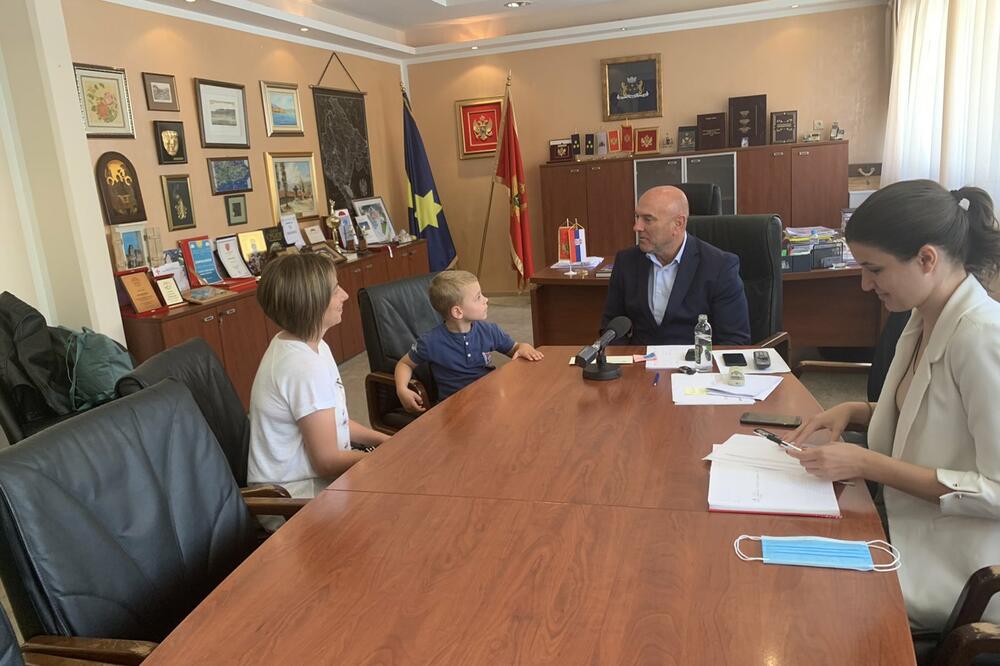 Donacija porodici Nikaljević, Foto: Opština Budva