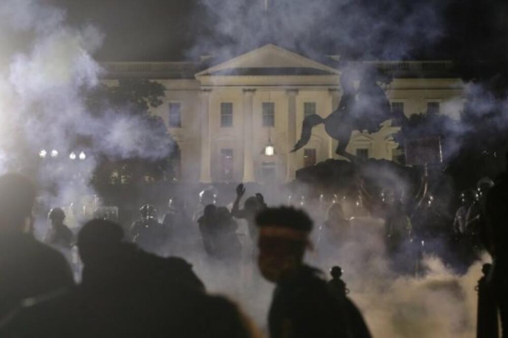 Bijela kuća u mraku, Foto: Screenshot