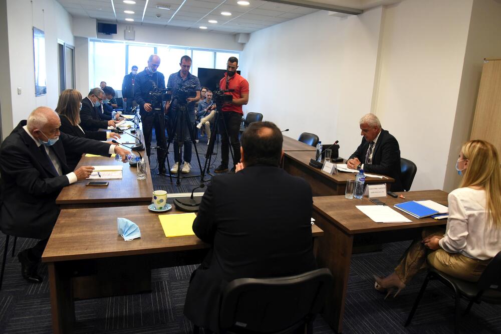 Sa prethodne sjednice ASK na kojoj su saslušavani kandidati za mjesto direktora, Foto: Boris Pejović