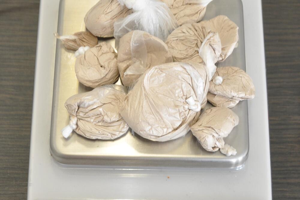 Oduzeti heroin, Foto: Uprava policije
