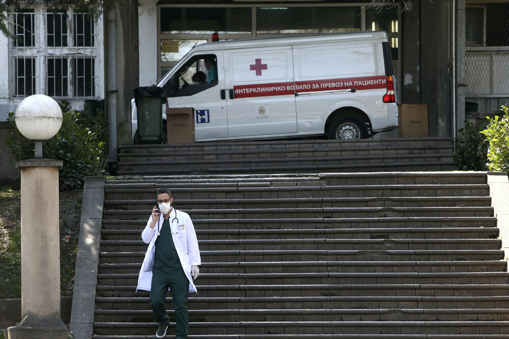 Bolnica u Skoplju, Foto: Boris Grdanoski/AP
