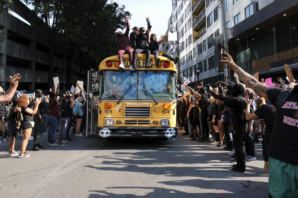 Protesti su, uprkos policijskom času, nastavljeni širom SAD: Atlanta, Foto: AP Photo
