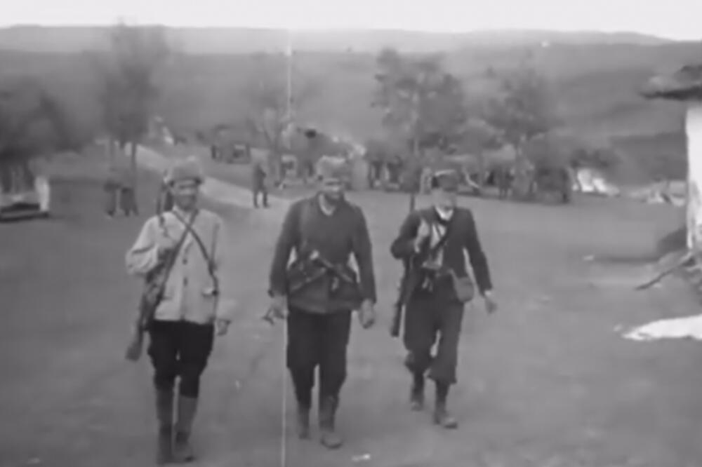 Slika koju je objavio Radunović tvrdeći da su na njoj Đilas, Velebit i Popović, Foto: Printscreen