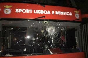 Težak incident: Kamenjem na autobus, povrijeđena dva igrača Benfike